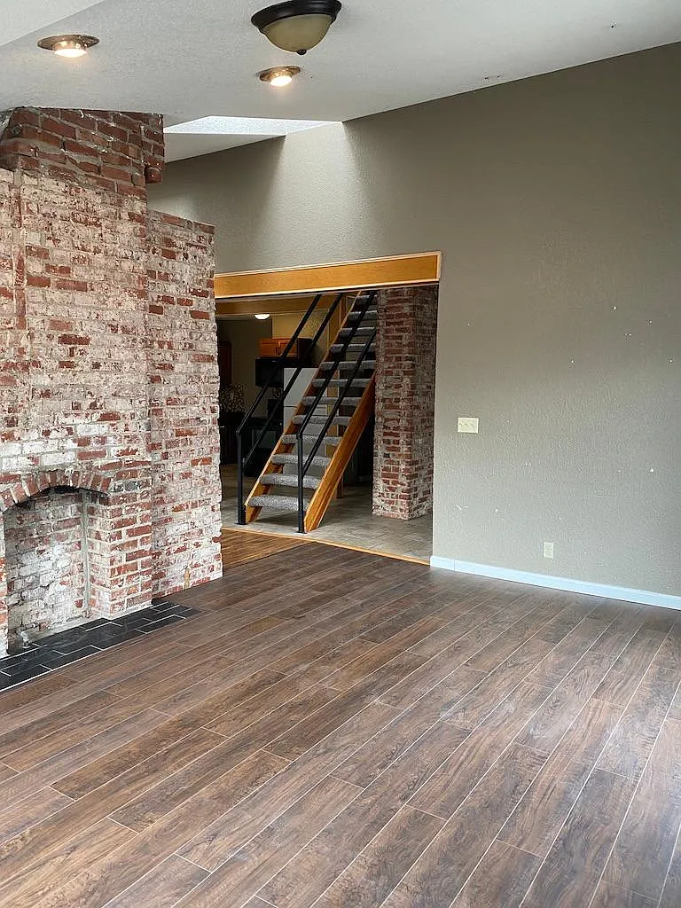 Building Photo - 324 N Yale Ave