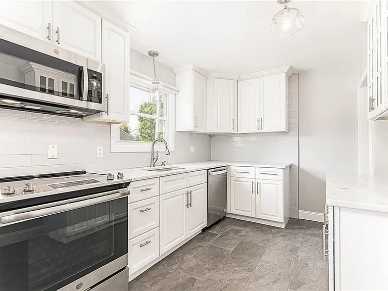 76 Crossland Rd — Photo 13