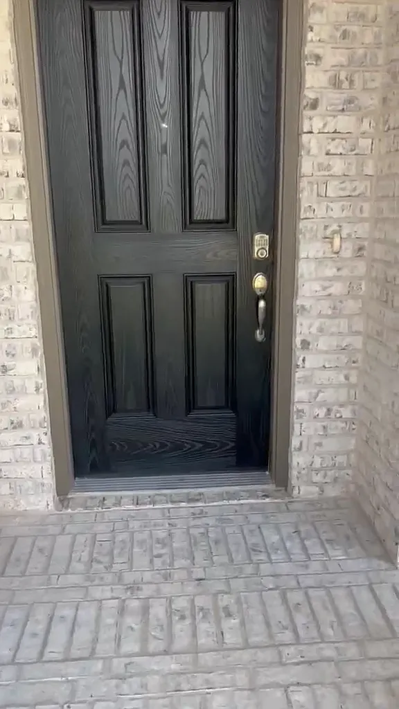 4 bed, 2800 sqft, $2,800 — Photo 4