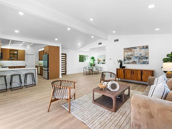 5th image of 2729 Gobat Ave
