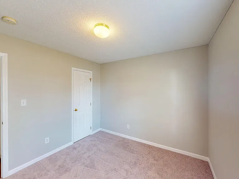 115 Stoneview Cir — Photo 5