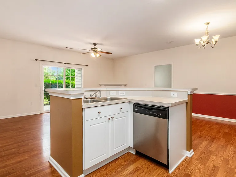 8057 Cranes Crossing Dr — Photo 12