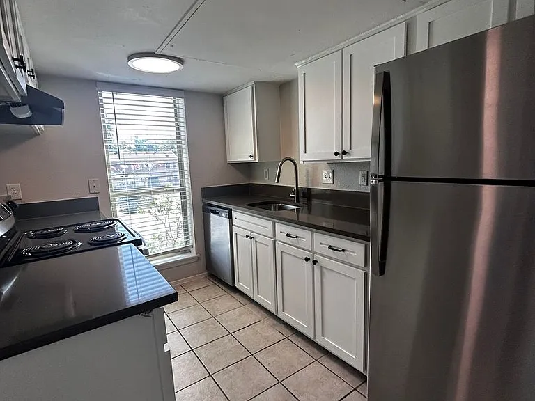 Oak Park Apartments — Photo 52