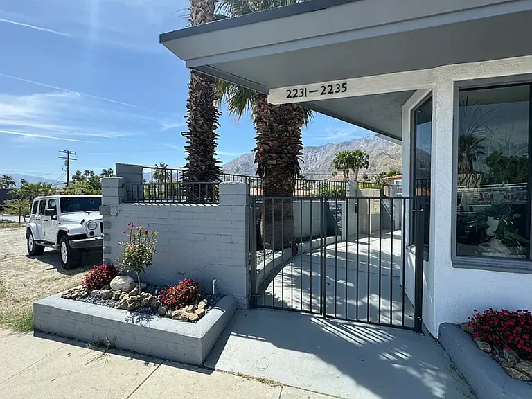 2231 N Palm Canyon Dr #5 — Photo 3