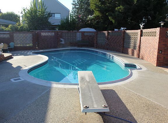 2nd image of 1401 Van Dusen Ln