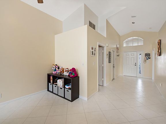 2nd image of 7710 N Great Glen Circle