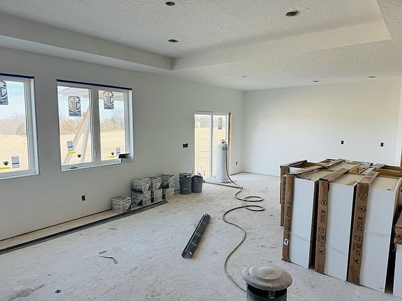 3rd image of 809 W S St