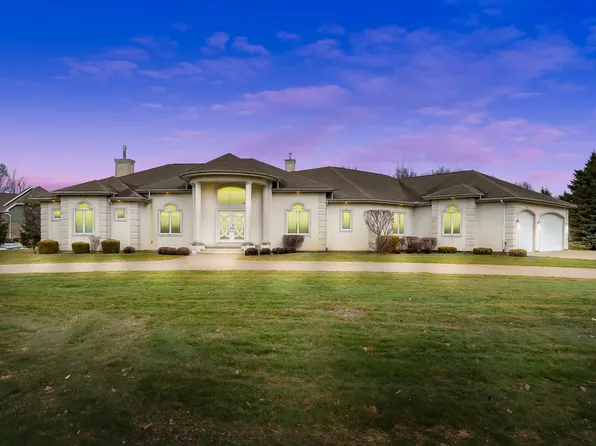 208 Minges Hills Dr, Battle Creek, MI 49015