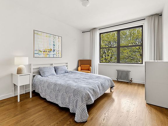 4th image of 710 Riverside Dr APT 2D
