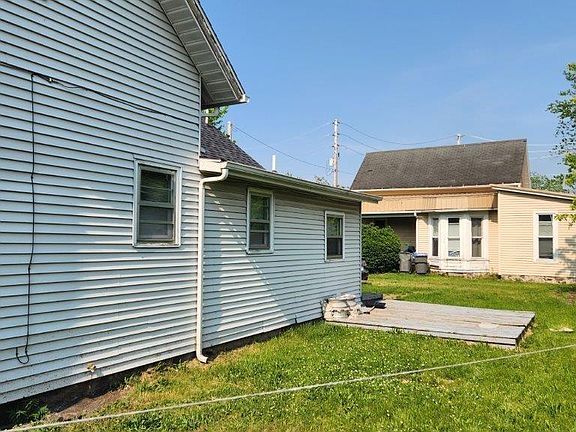 4th image of 602 E Washington St