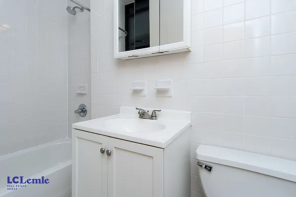 Rented by LC Lemle Real Estate Group | media 10