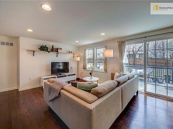 2nd image of 7058 Linden St