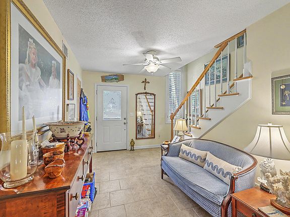 4th image of 106 Ventura Pl