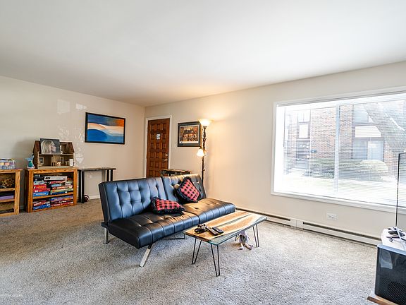 5th image of 1S266 Stratford Ln