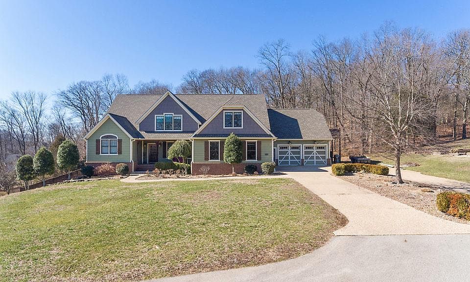 1st image of 165 Grand Oaks Ln
