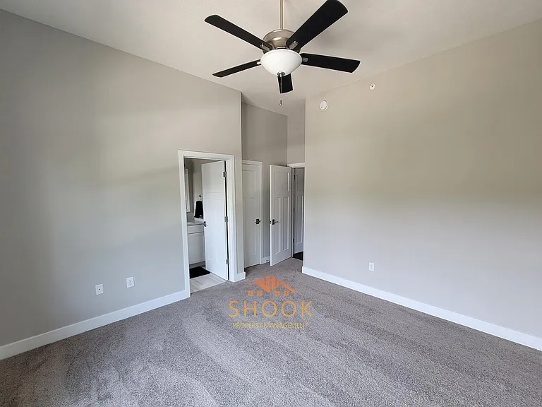Brownstone Condominiums — Photo 41