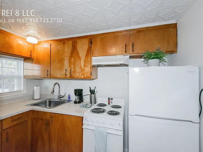1227 1/2 S Gary Ave — Photo 4