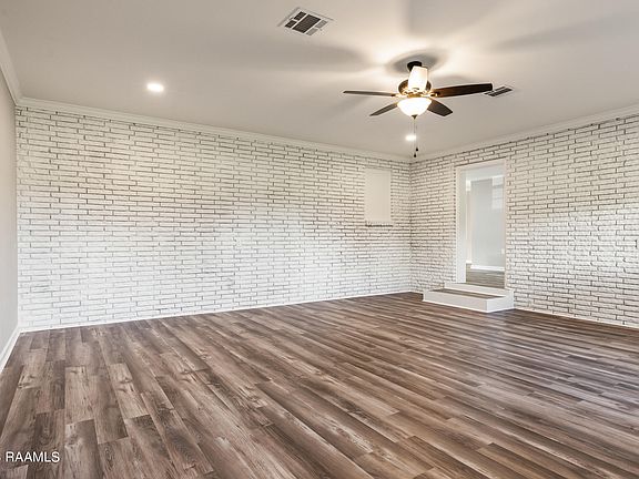 4th image of 11006 Lauren Ave