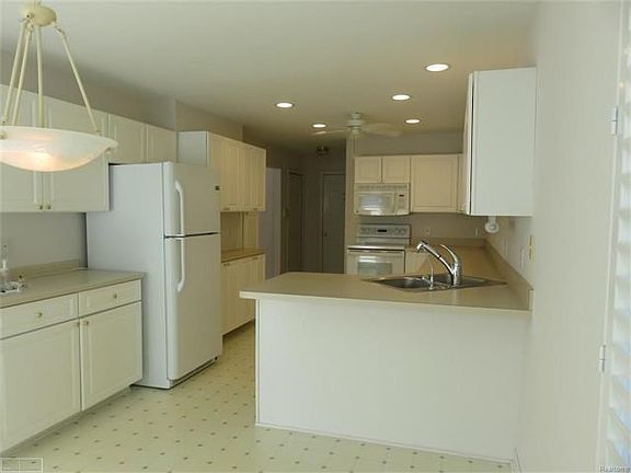 Gourmet Kitchen. 31327024