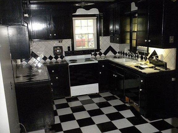 4th image of 1171 Southam Dr