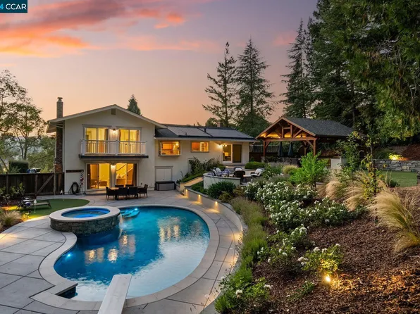 1068 Country Club Dr, Moraga, CA 94556