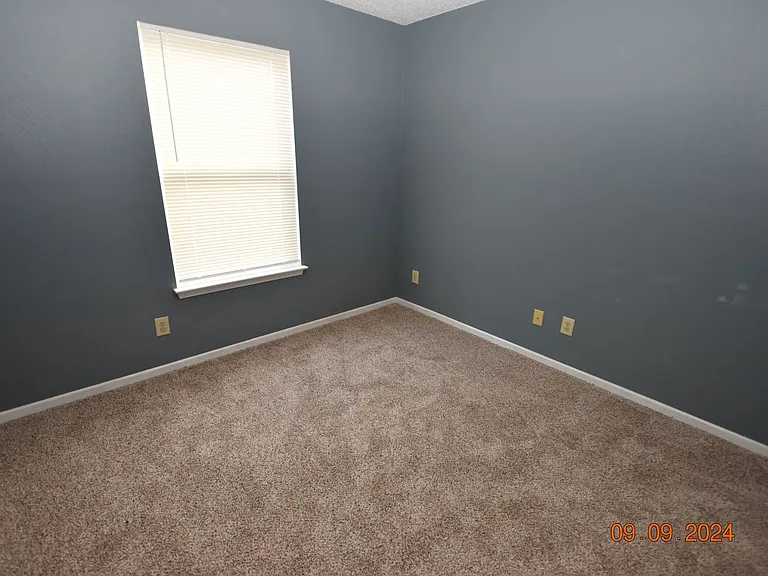 658 Florence Dr — Photo 12