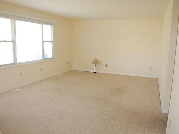 4th image of 21 Talbot Dr