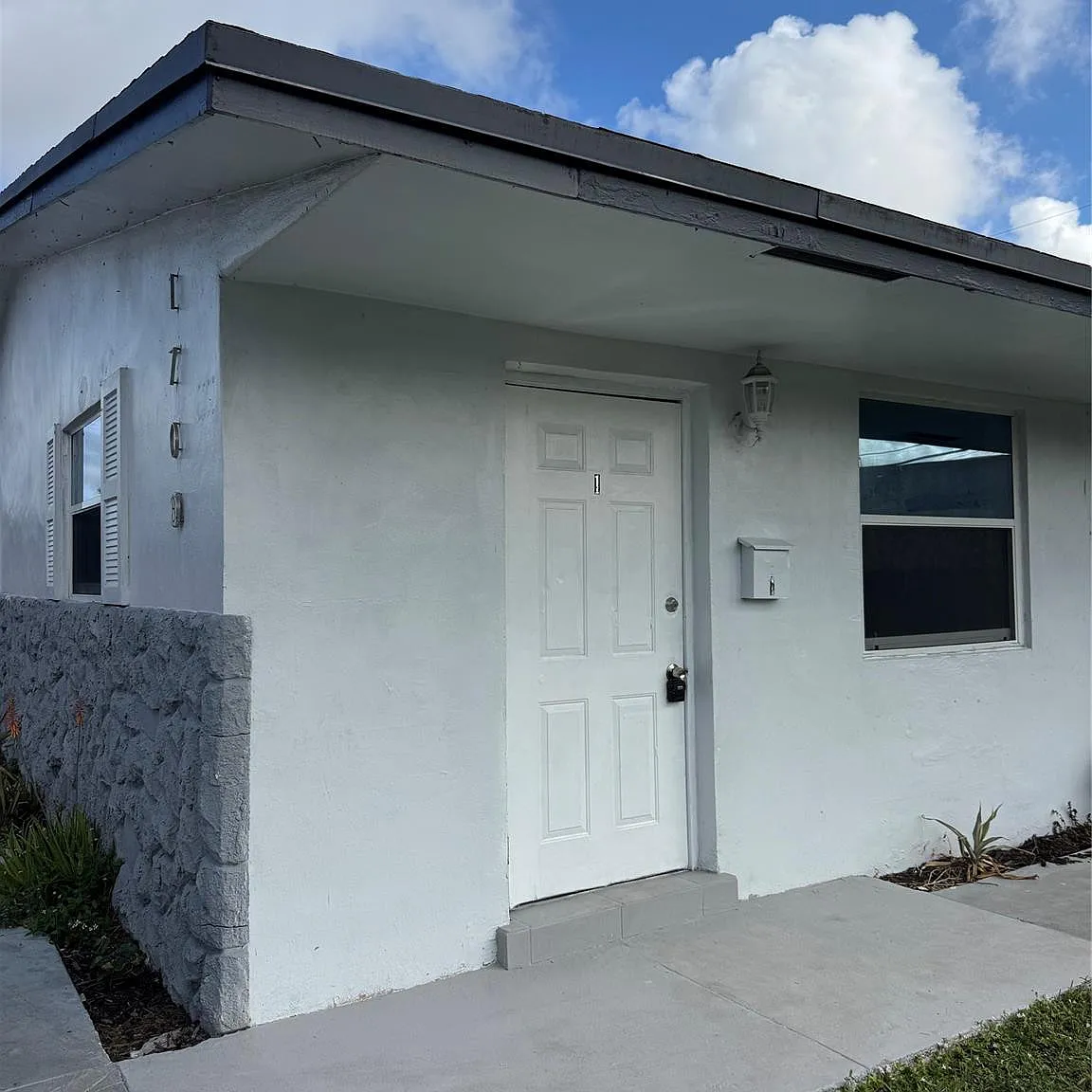 2 bed, 1.0 bath, 700 sqft, $1,900 — Photo 2
