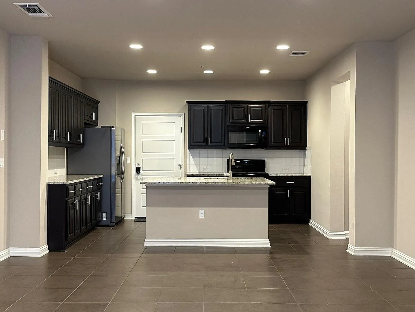 3 bed, 2.5 bath, 1779 sqft, $2,245 — Photo 4