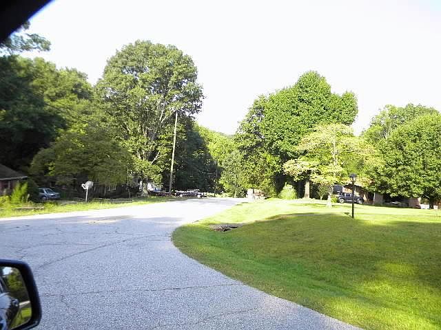 2nd image of 104 Autumn Dr
