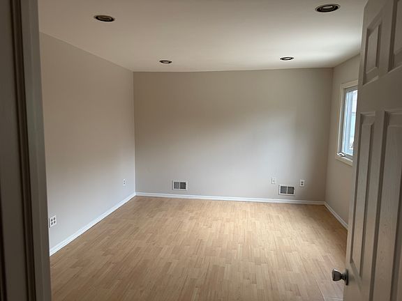 2nd image of 128 Diamond Ln