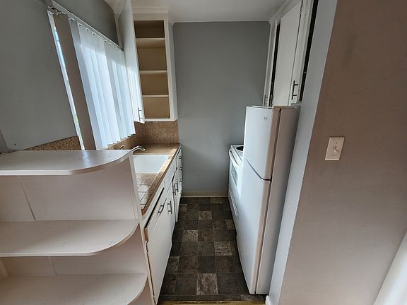 4th image of 2263 Williams St