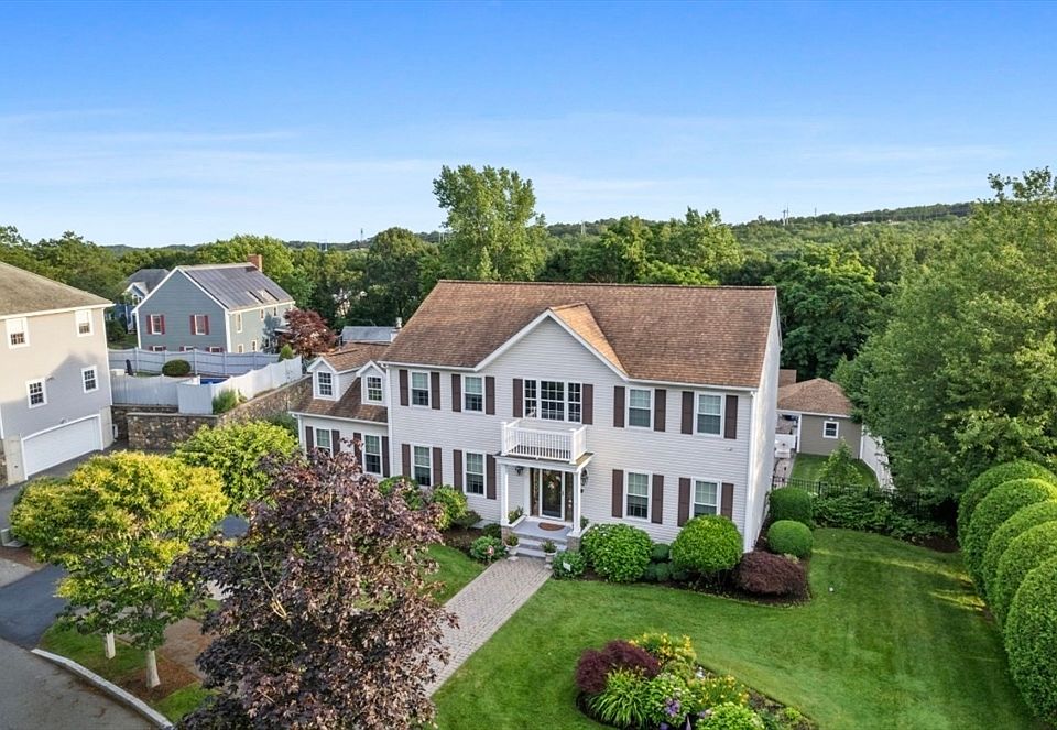1st image of 4 Gemma Dr