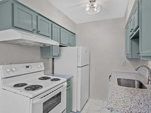 5th image of 204 N East St APT 1