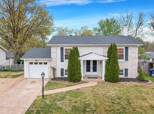 387 Sorrento Dr, Ballwin, MO