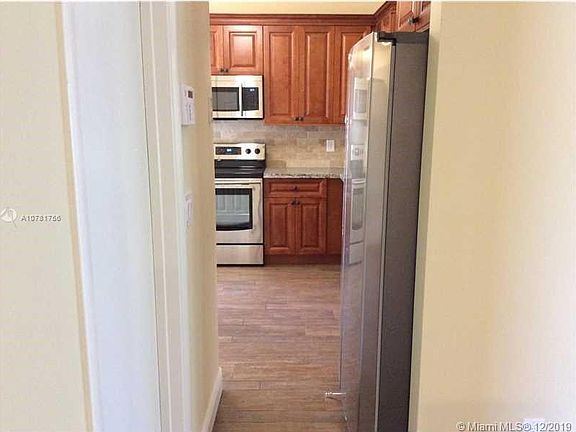 3rd image of 946 NW 104th Ln #946