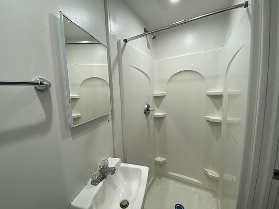 2nd image of 521 Pearl St #3