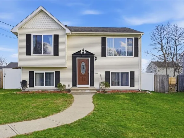 34 Chestnut St, Cumberland, RI 02864