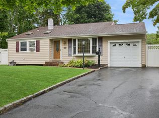 3003 Watch Hill Ave, Medford, NY 11763