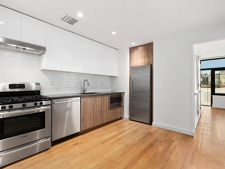 247 N 7th St #1607 — Photo 3
