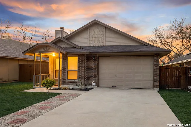 3 bed, 1.0 bath, 1067 sqft, $1,500 — Photo 2