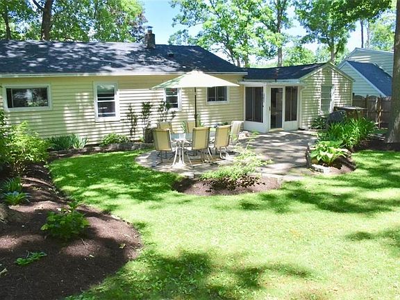 5th image of 221 N Woodland Dr