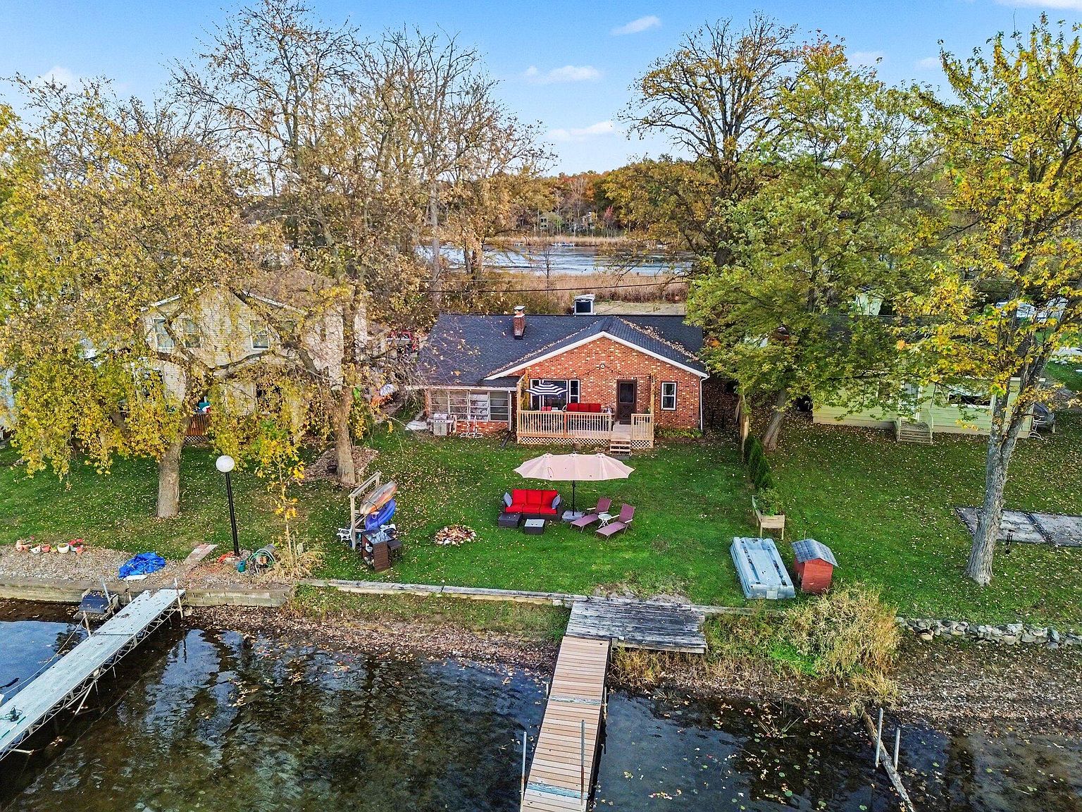 8802 Riverside Dr, Brighton, MI 48116