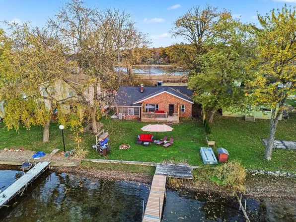 8802 Riverside Dr, Brighton, MI 48116