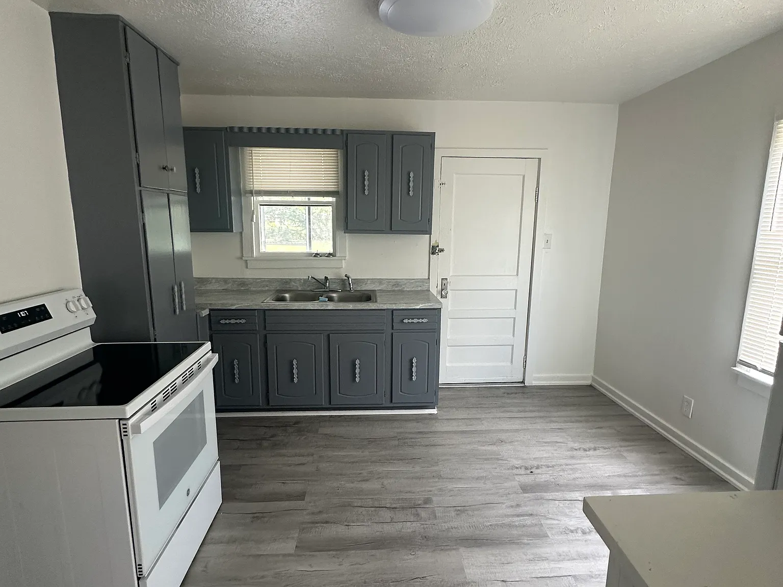 1 bed, 720 sqft, $1,195 — Photo 3