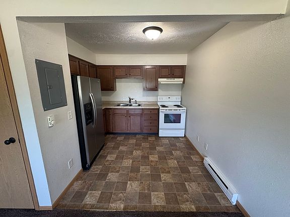 5th image of 647 Kellogg Ave #1