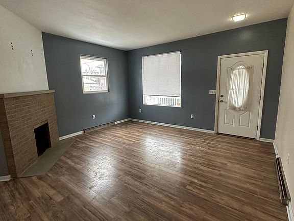 3rd image of 423 W Brady St