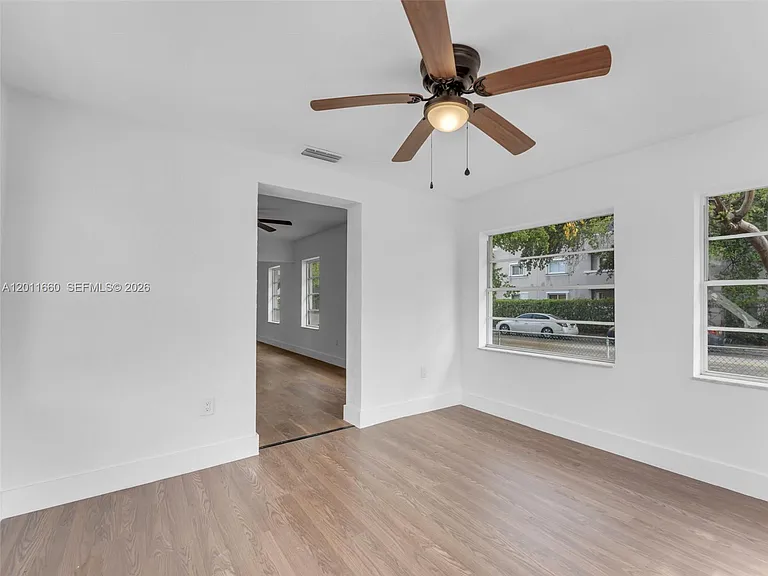 520 NW 32nd Pl #520 — Photo 5