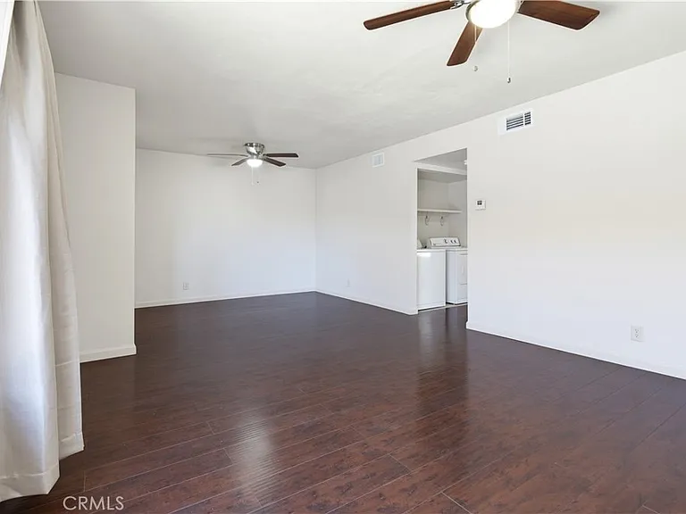 1067 S Citron St — Photo 3