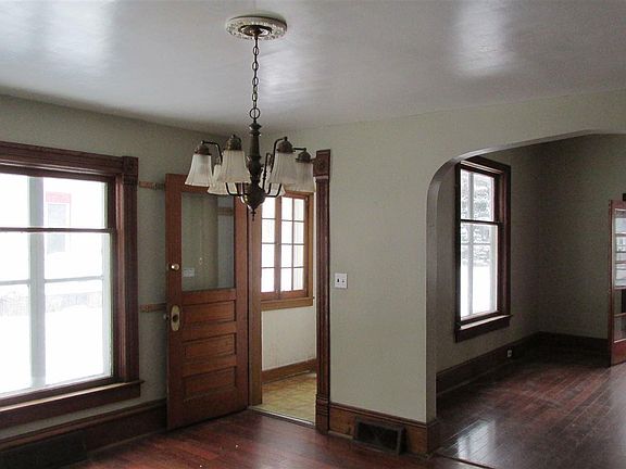5th image of 365 2nd St